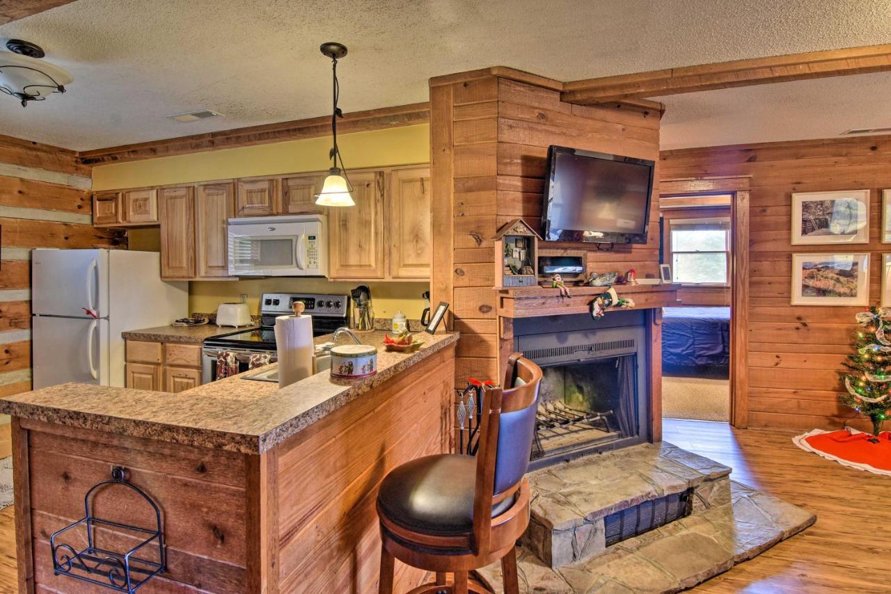 Cozy Cabin With Hot Tub And Smoky Mountain Views! Villa Bryson City Esterno foto