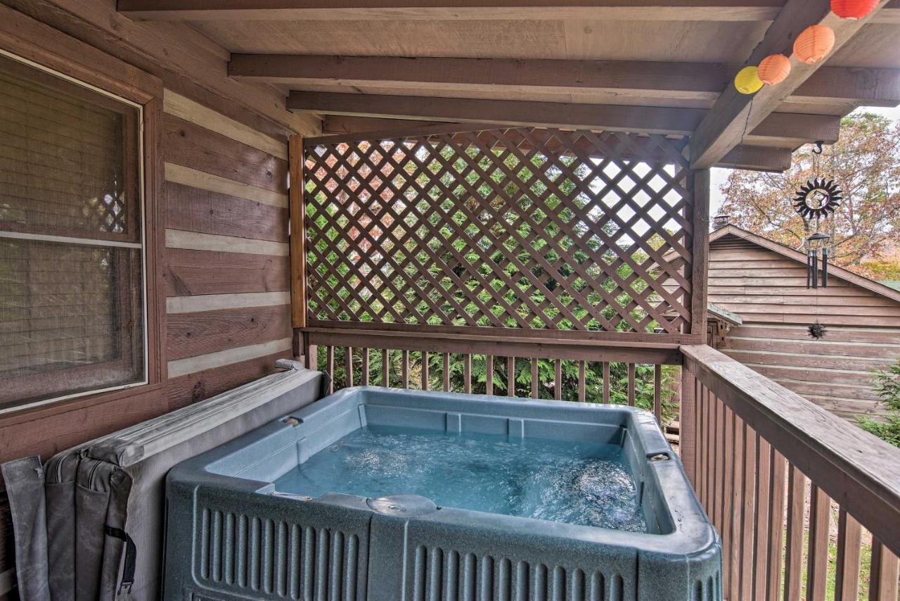 Cozy Cabin With Hot Tub And Smoky Mountain Views! Villa Bryson City Esterno foto